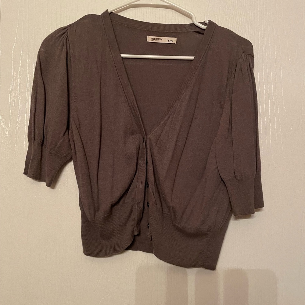 Old Navy 3/4 sleeve cardigan. Crop top. Grey color. Size L.